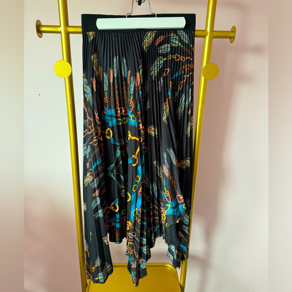 Zara skirt with chic print. Band at waist makes this ultra comfy!